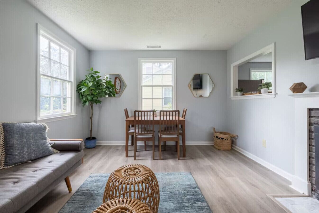 TV connectée, cheminée, espaces bureaux