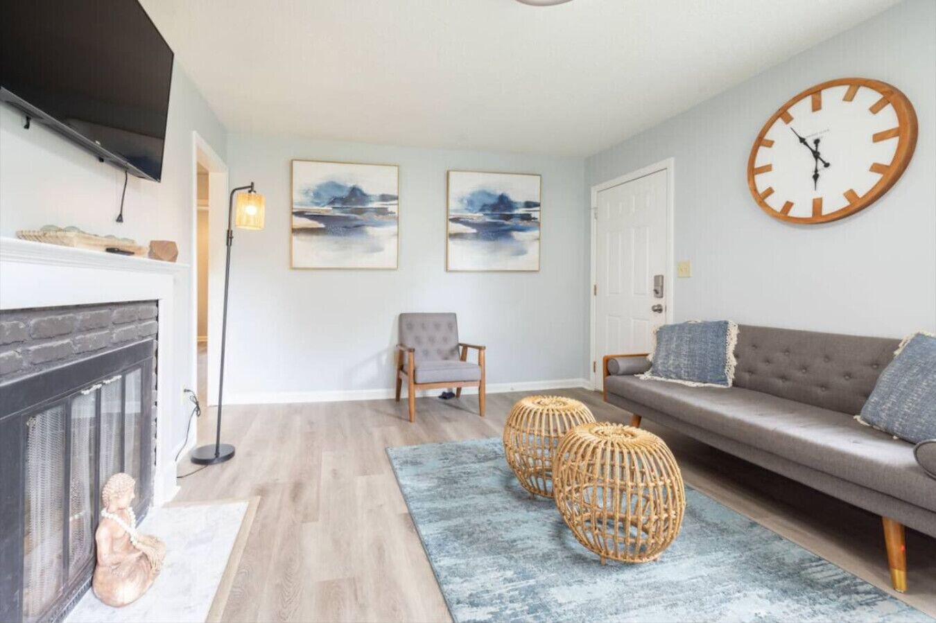 TV connectée, cheminée, espaces bureaux