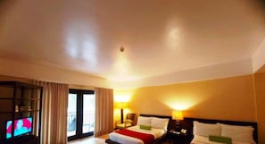 Egyptian cotton sheets, premium bedding, in-room safe, desk