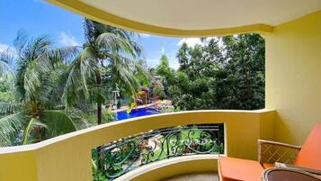 Panoramic Double or Twin Room, Bathtub, Pool View