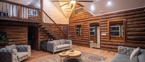 スマートテレビ、暖炉、テーブルサッカー台、卓球台