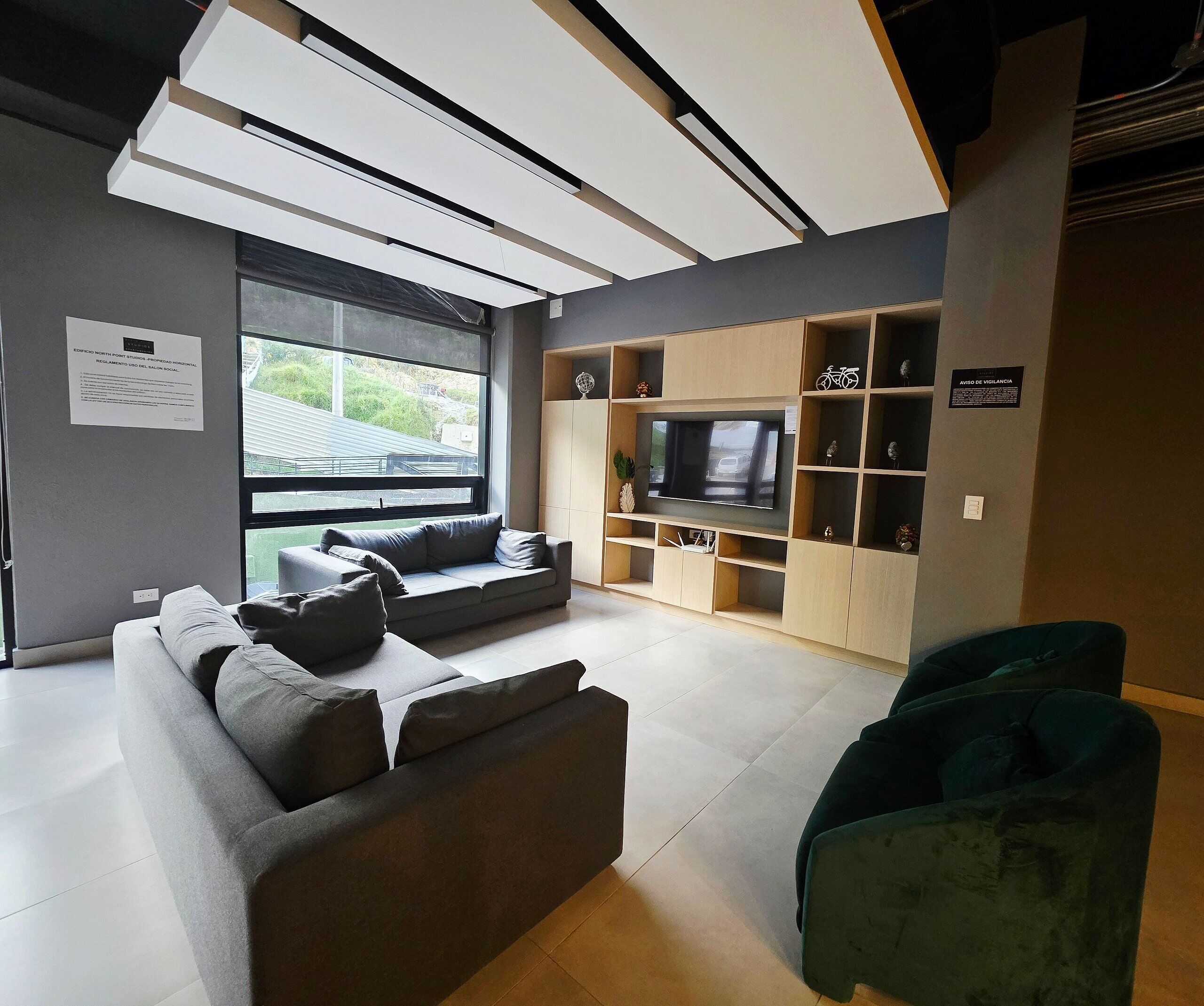 Business Apartment | Ruang tamu | 50 inci televisyen skrin rata dengan satelit 