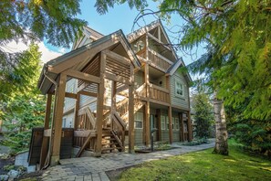 Exterior - Well furnished 3-bedroom townhome in perfect location for ski or golf (Whistler)