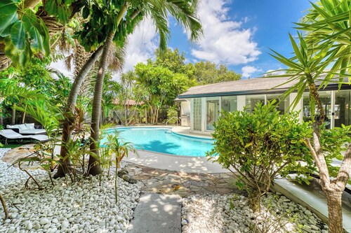 Tropical Oasis By The Beach! Single Family Home With Huge Pool 4BR 2BTH