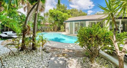 Tropical Oasis By The Beach! Single Family Home With Huge Pool 4BR 2BTH