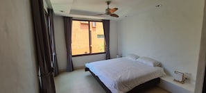 2 slaapkamers, een strijkplank/strijkijzer, gratis wifi, beddengoed