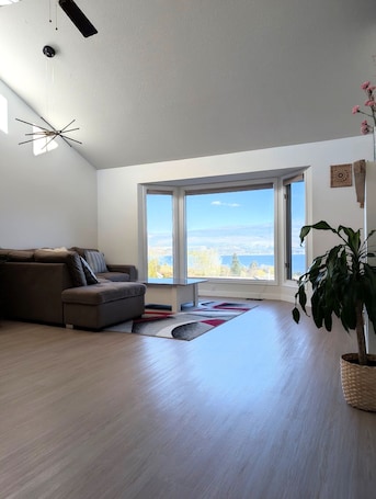 Smart TV, fireplace. Lakeview - Winery Mountainview Beach Hiking trail
