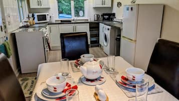 KylskÄp, mikrovÄgsugn, ugn och spishÀll