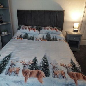 3 bedrooms, iron/ironing board, WiFi, bed sheets