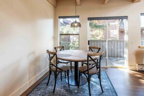 Dining - The Pines Retreat | Walk to The Lift (Ketchum)