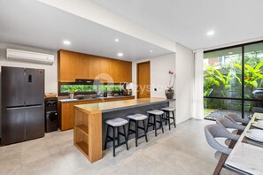 Private kitchen - Sewana Villa by Kozystay - Natadesa Resort (Jimbaran)