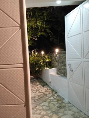 Property grounds - Studio Apartment - Sleeps 2, Balcony & Parking (Nivice, Himare Albania)