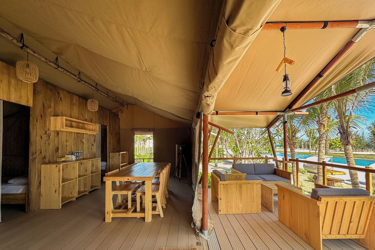 Tente, 3 chambres, vue sur la piscine (Grateful Tent) | Aire de séjour