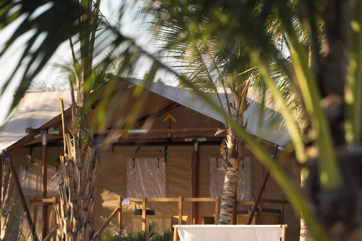 Telttamajoitus, 3 makuuhuonetta, näköala uima-altaalle (Grateful Tent) | Oleskelualue