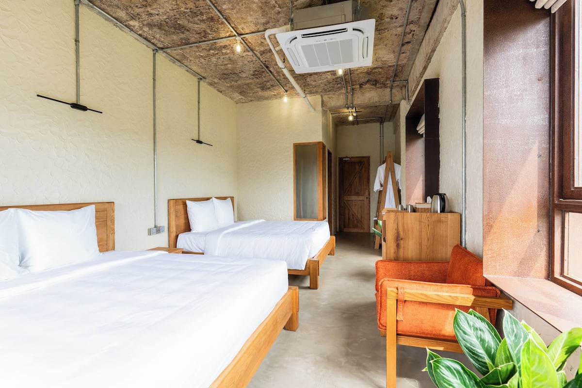 2 bedrooms, premium bedding, memory foam beds, free minibar items