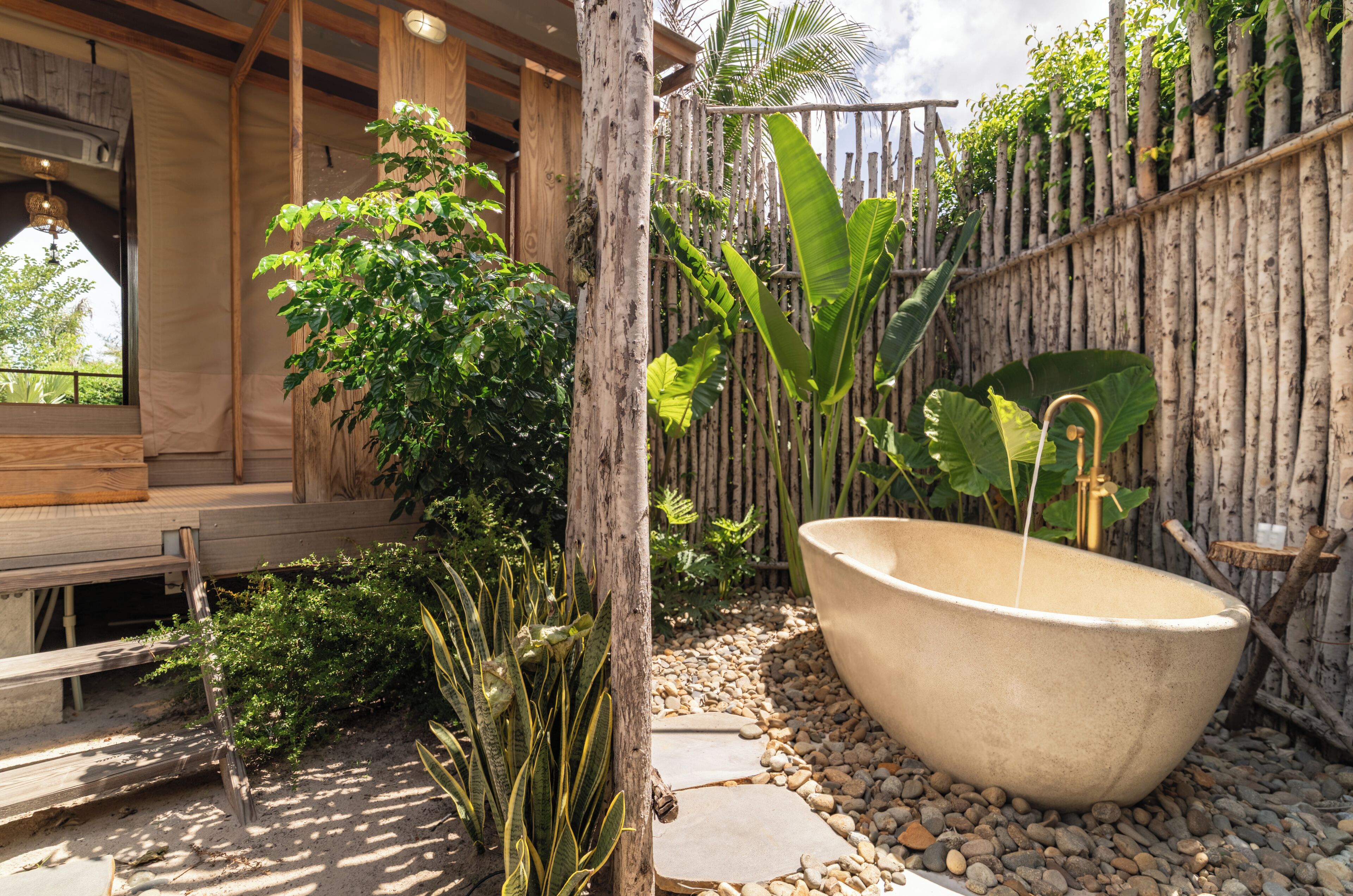 Peaceful Tent | Bathroom | Shower, hydromassage showerhead, eco-friendly toiletries, hair dryer