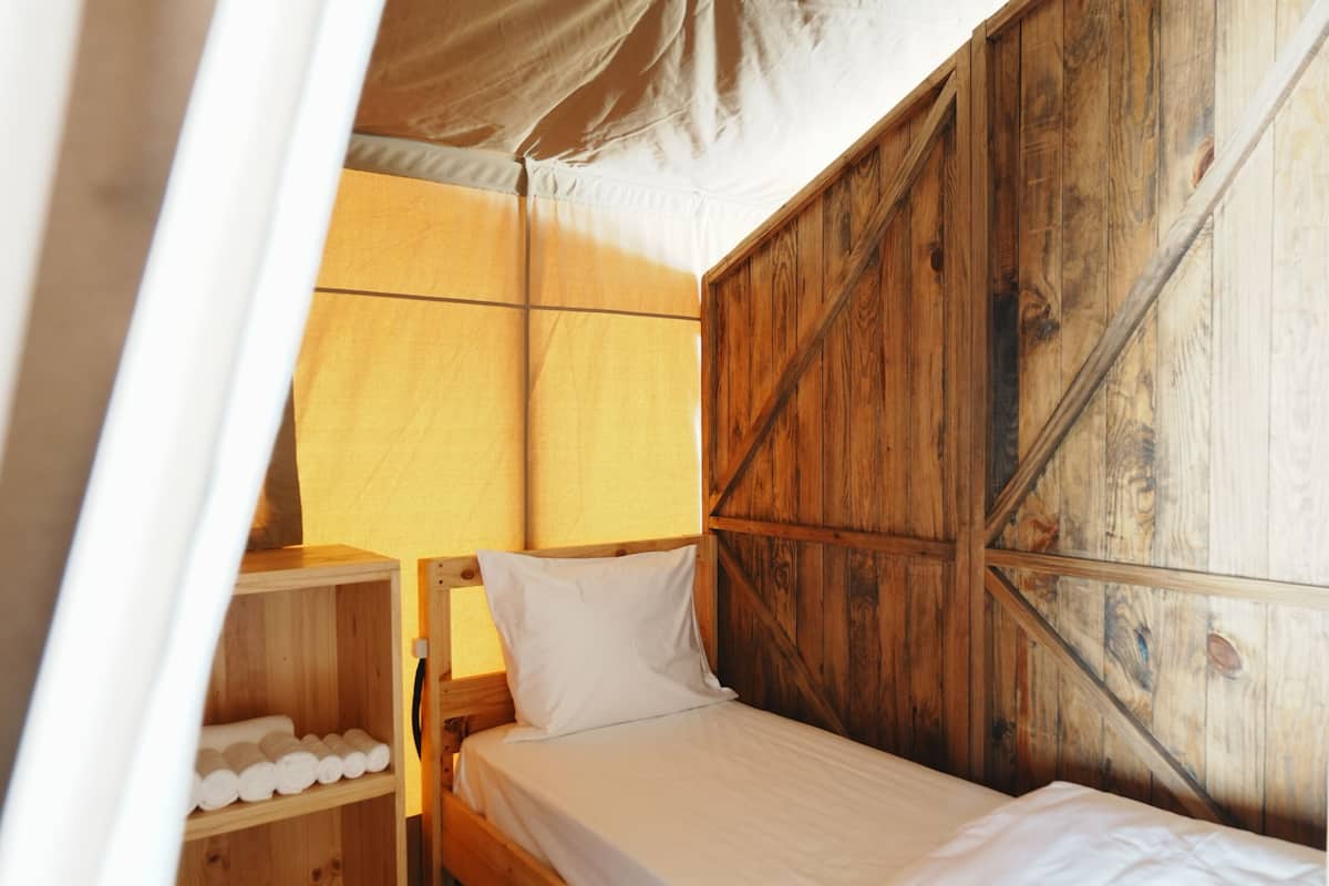 Tenda, 2 camere da letto, vista giardino (Peaceful Tent) | 2 camere, biancheria da letto di alta qualità, materassi in memory foam