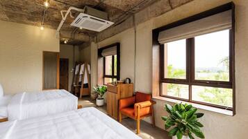 高級寝具、低反発ベッド、ミニバーのアイテム (無料)、セーフティボックス (室内)