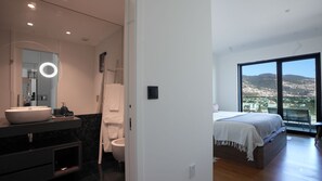 2 bedrooms, iron/ironing board, travel crib, free WiFi