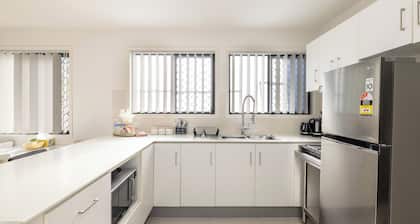 Smart Suites Self Check-in Apartments - 144 Dixon