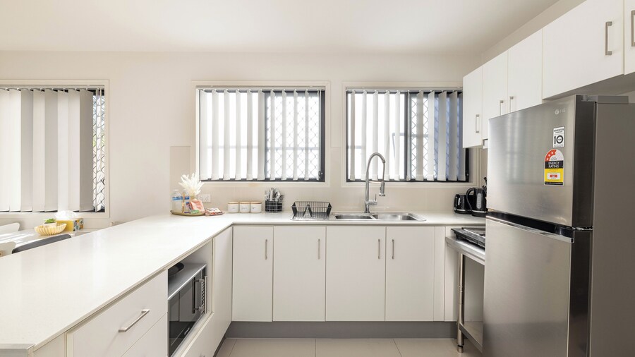 Smart Suites Self Check-in Apartments - 144 Dixon