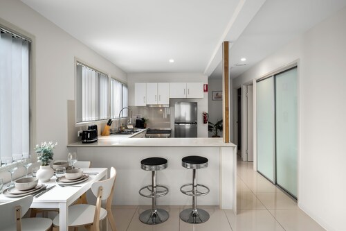 Smart Suites Self Check-in Apartments - 144 Dixon