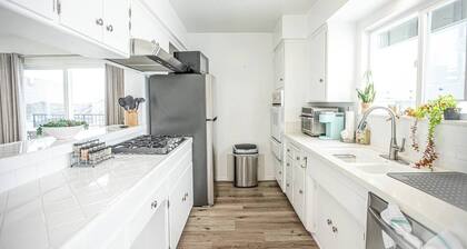 Charming 1-bedroom beach house in downtown Manhattan Beach steps from the sand