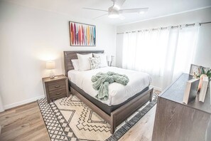 1 chambre, coffre-fort, bureau, fer et planche à repasser