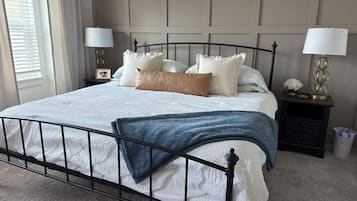 3 bedrooms, desk, iron/ironing board, travel crib