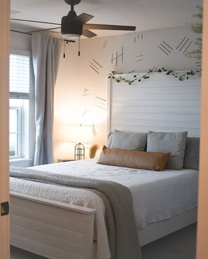 3 bedrooms, desk, iron/ironing board, travel crib