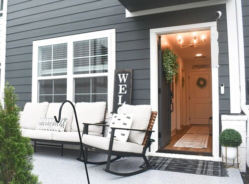 Luxury townhome close to downtown!
