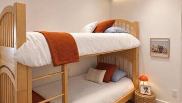 3 bedrooms, desk, iron/ironing board, travel crib