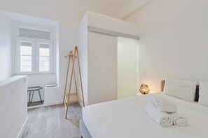 1 habitación, tabla de planchar con plancha, cuna de viaje y wifi