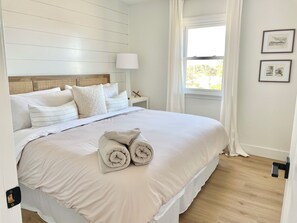 4 habitaciones, tabla de planchar con plancha y cuna de viaje