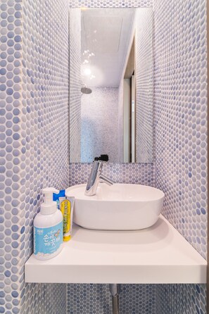 Family Suite, City View (non-Korean nationals only) | Bathroom | Shower, towels - Maison de Wave 2 (Seoul)