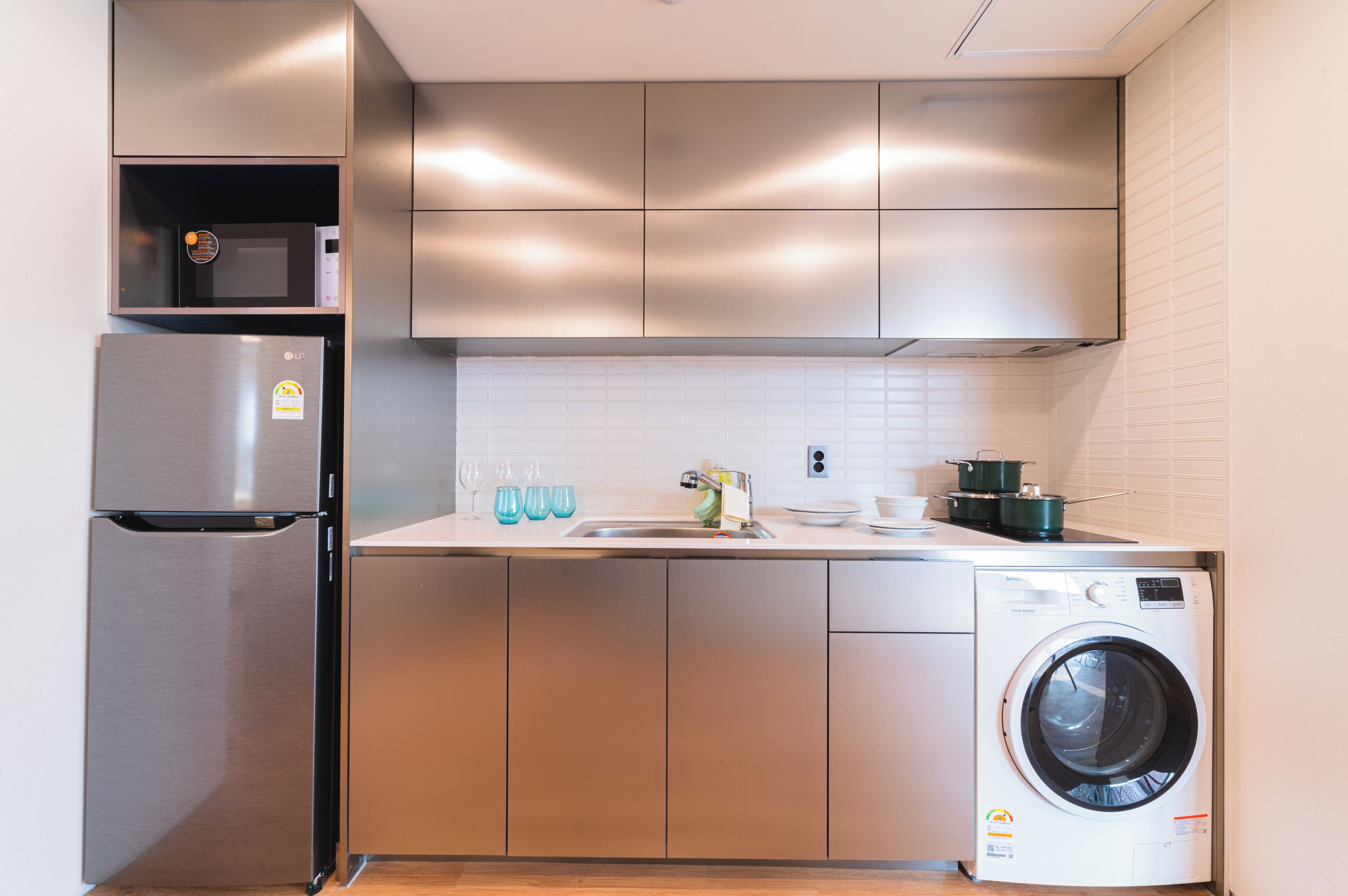 Family Suite, City View (non-Korean nationals only) | Yksityinen keittiö | Jääkaappi, mikroaaltouuni, liesi, riisinkeitin