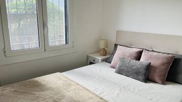 2 habitaciones, tabla de planchar con plancha, internet y ropa de cama