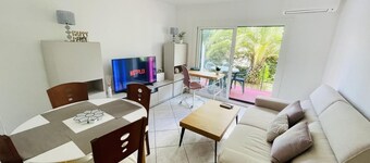 Apartment with terrace and parking 750m beach