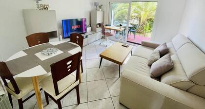Appartement avec terrasse et parking à 750m plage
