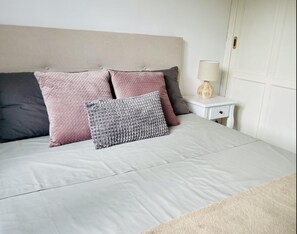 2 chambres, fer et planche à repasser, accès Internet, draps fournis