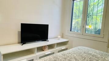 2 Schlafzimmer, BĂŒgeleisen/BĂŒgelbrett, Internetzugang, BettwĂ€sche