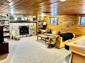TV, fireplace, printers - Quiet Maine Cabin Getaway (Lebanon)