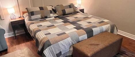 1 habitación, tabla de planchar con plancha, wifi y ropa de cama