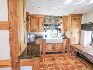 Cookware/dishes/utensils