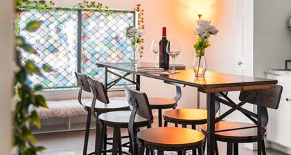 Walk to outlets + free designated parking