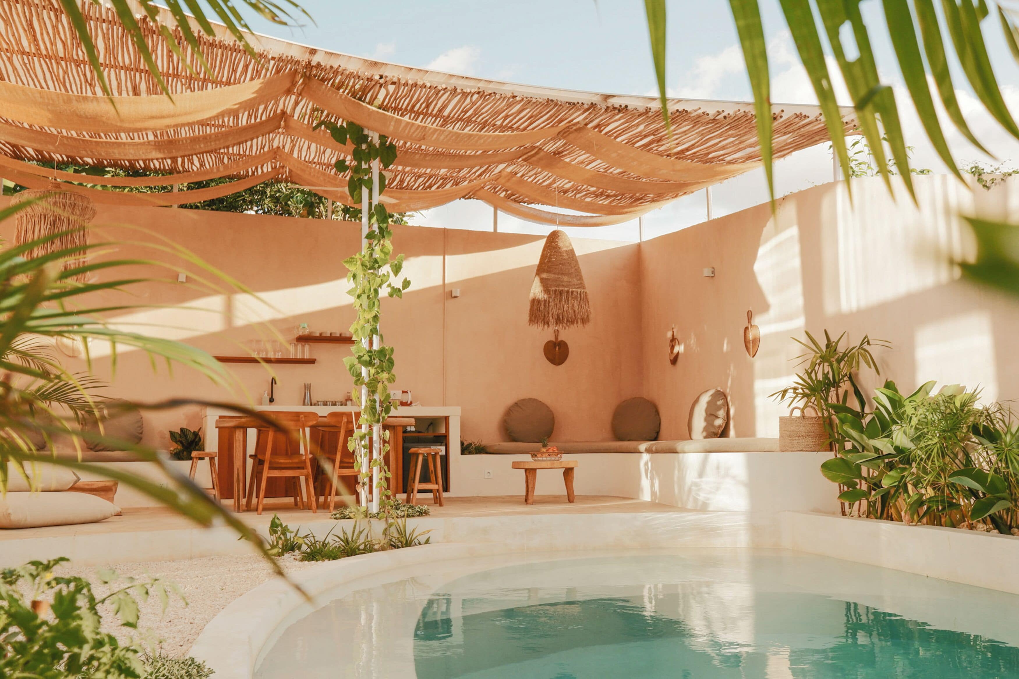2 outdoor pools