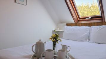 2 bedrooms, individually decorated, individually furnished, free WiFi