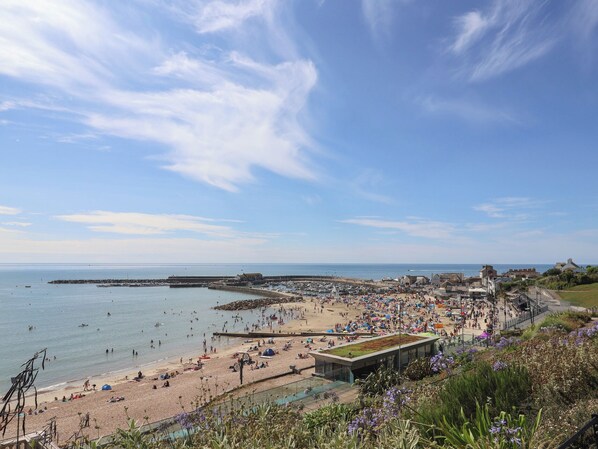 Beach nearby - Colombo Cottage (Lyme Regis)