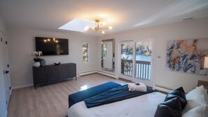 4 bedrooms, desk, iron/ironing board, travel crib