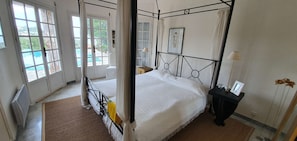 4 bedrooms, free WiFi